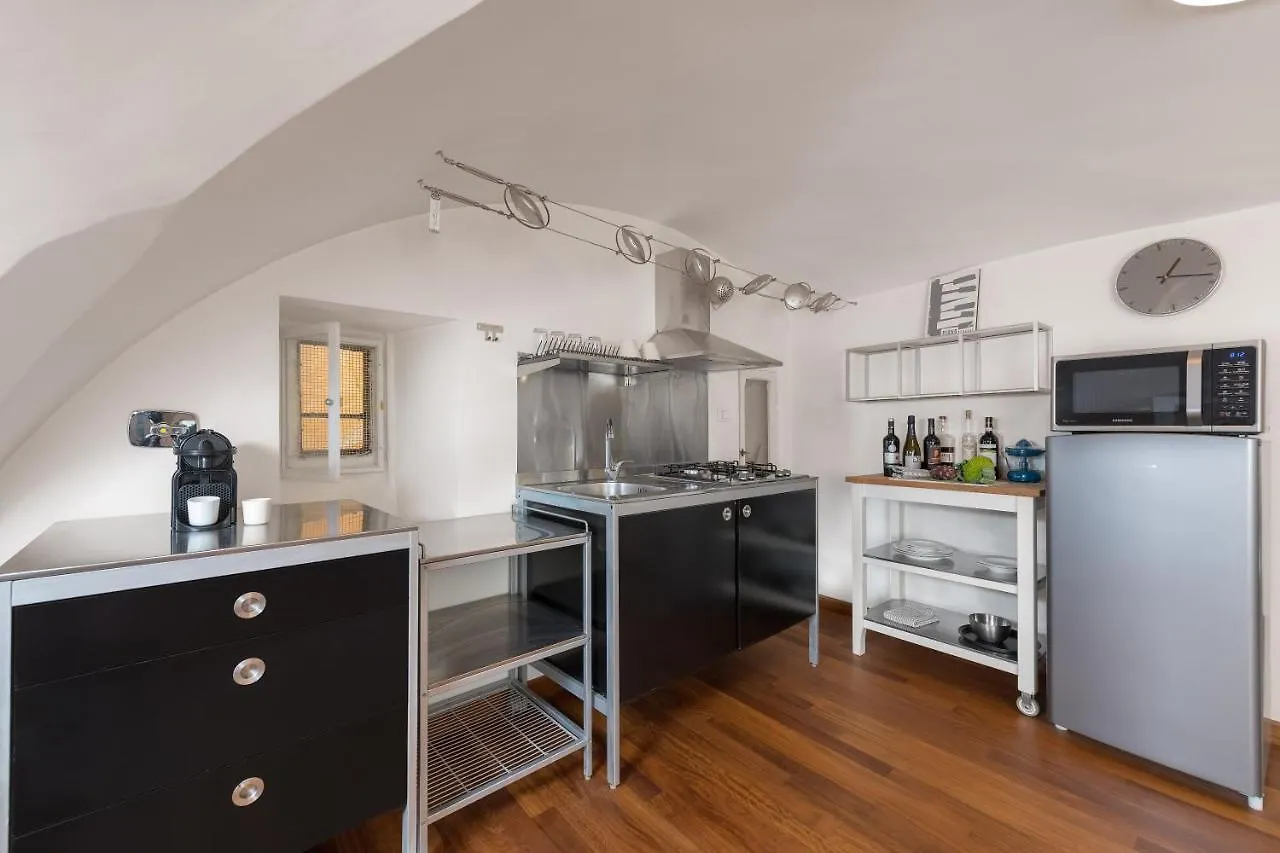 New! Amazing Piazza Navona View Apartment Rome