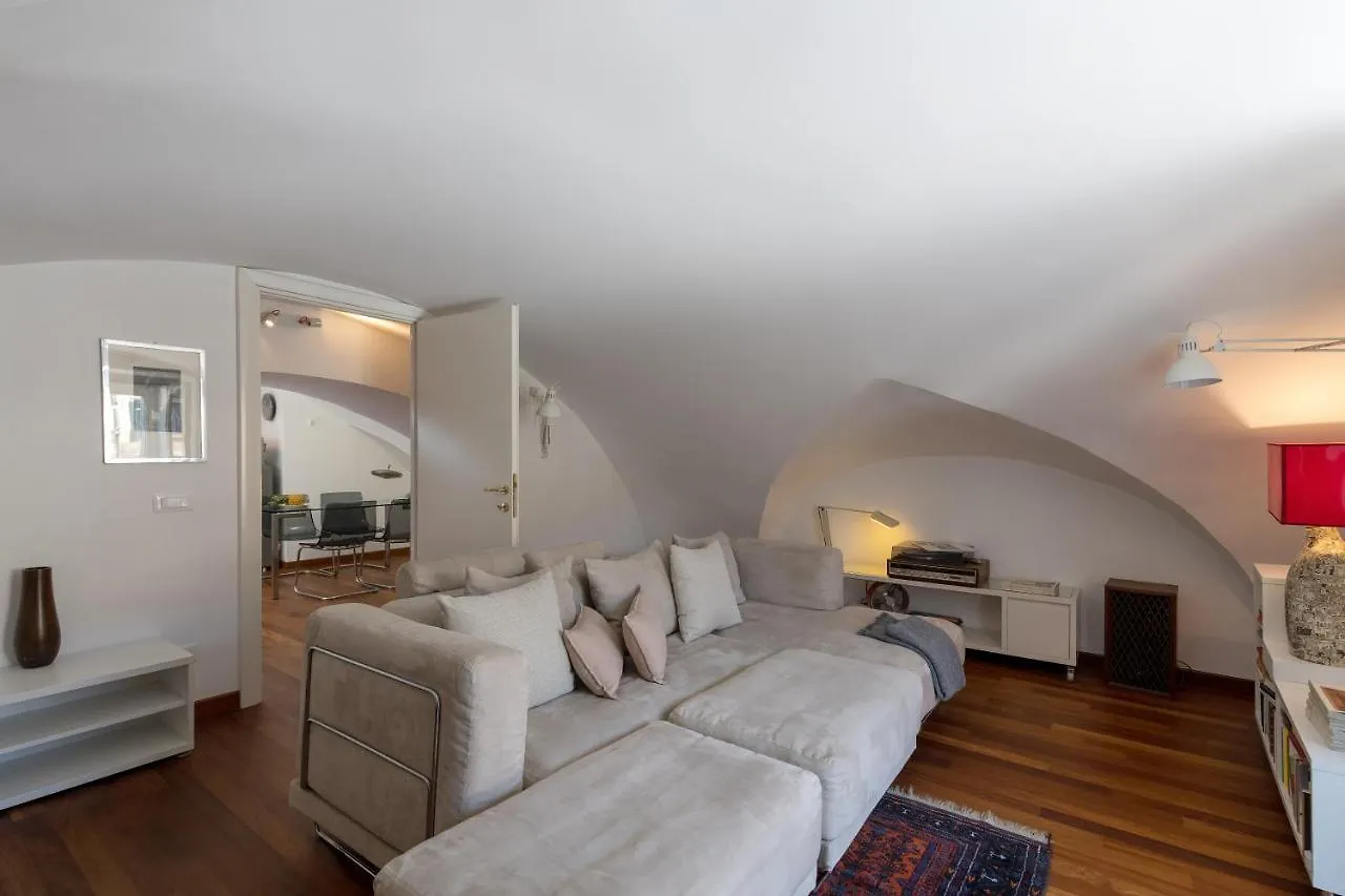 New! Amazing Piazza Navona View Apartment Rome